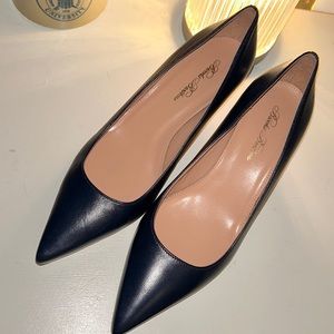 Never worn 9.5 brooks brothers navy short heel